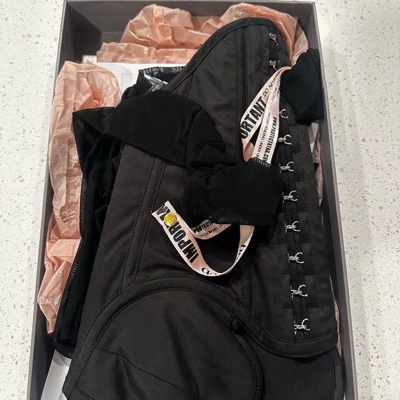 BLACK STRUCTURED CORSET - Picture 4 of 6